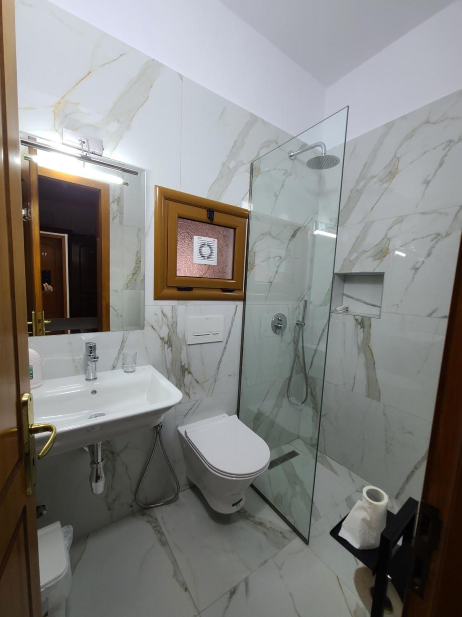 Hotel Martini Vlorë Eksteriør billede