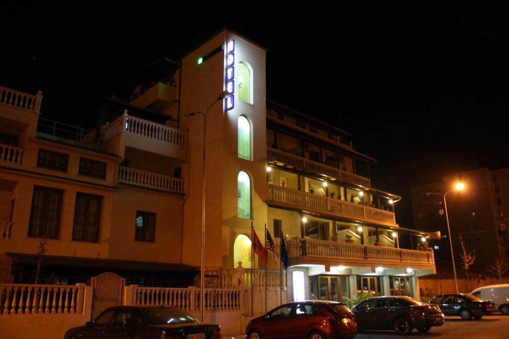 Hotel Martini Vlorë Eksteriør billede