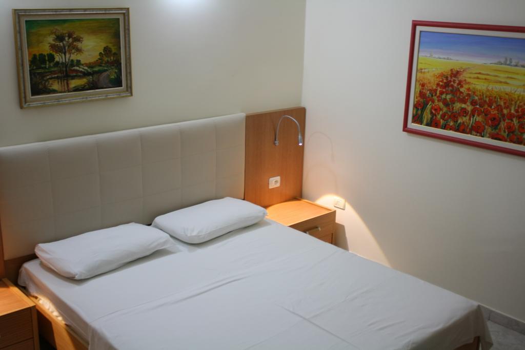 Hotel Martini Vlorë Værelse billede