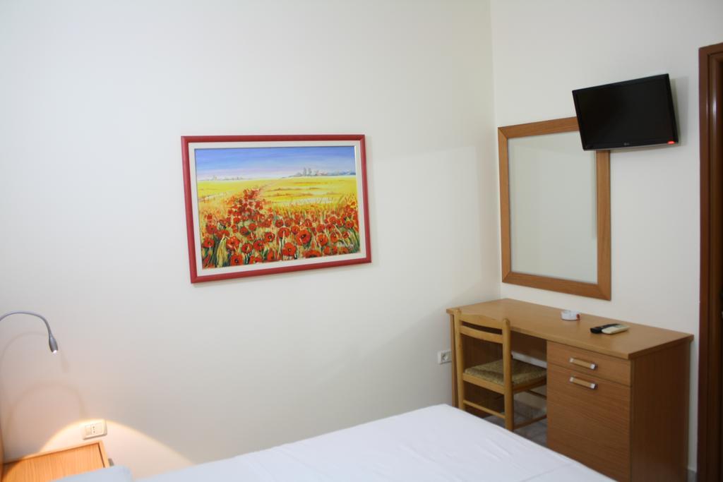 Hotel Martini Vlorë Værelse billede