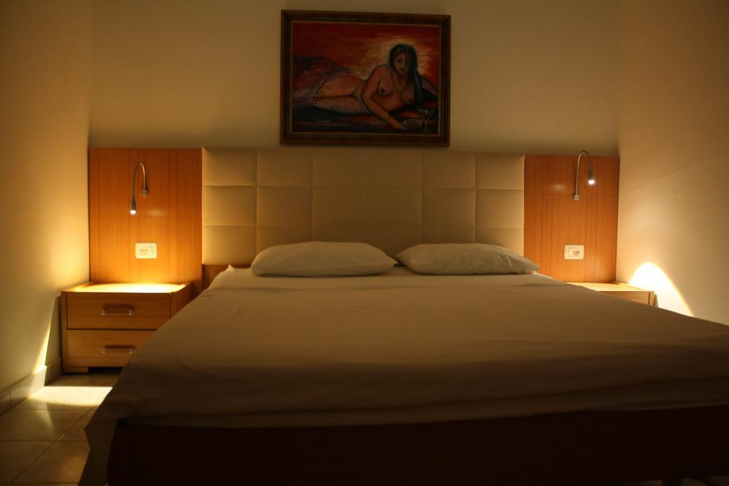 Hotel Martini Vlorë Værelse billede