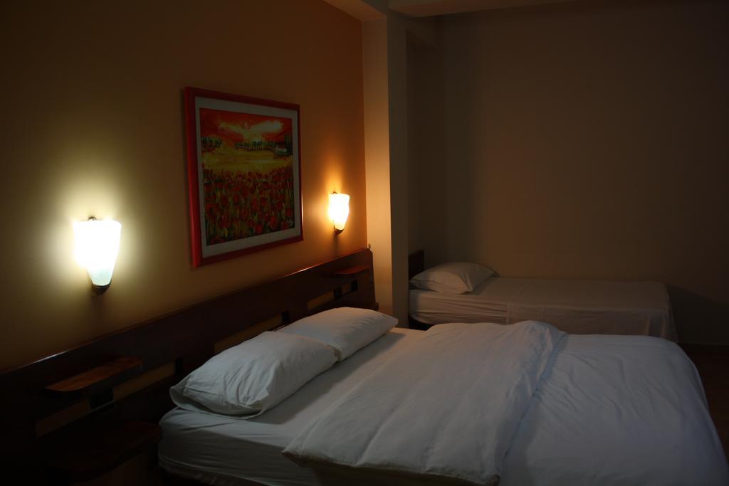 Hotel Martini Vlorë Værelse billede